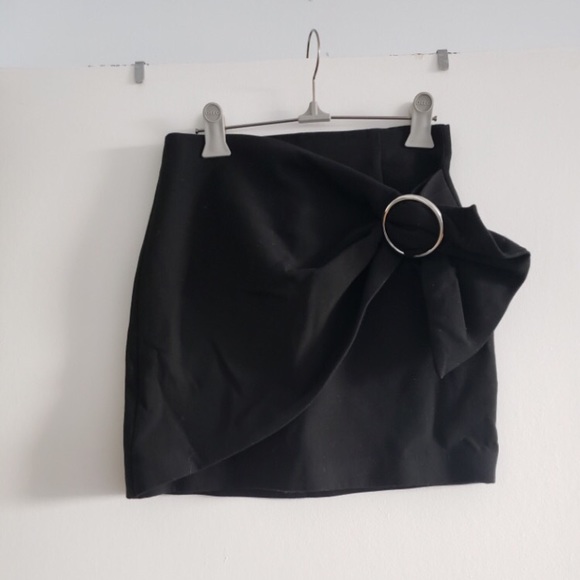 Zara belted wrap skirt in black - Picture 1 of 4